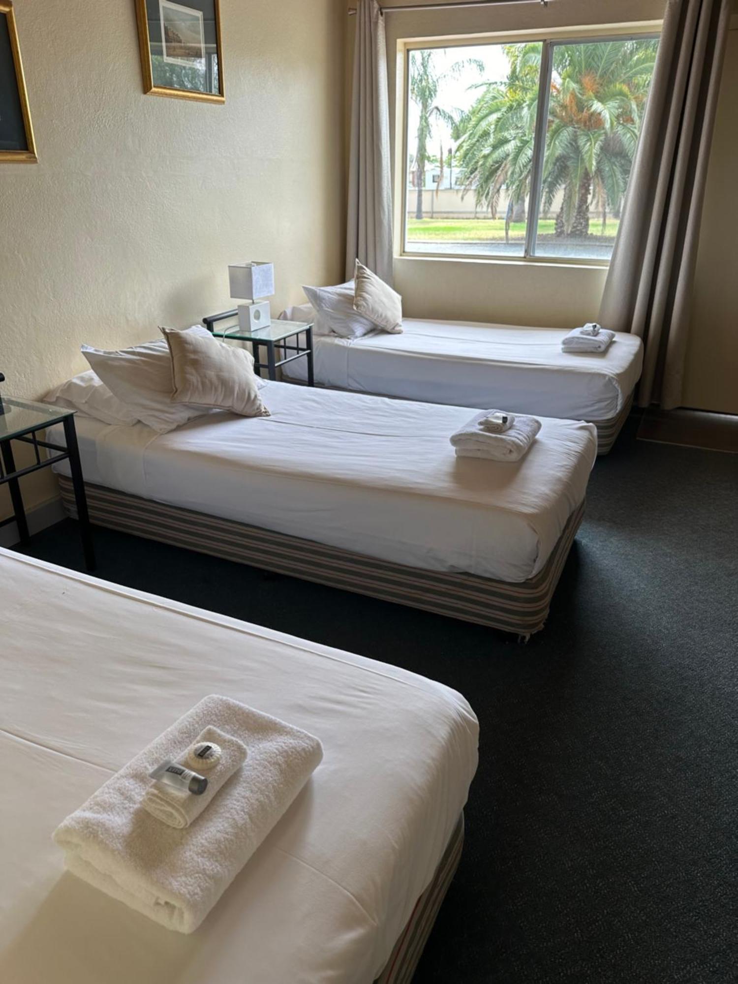 Temora Motel מראה חיצוני תמונה