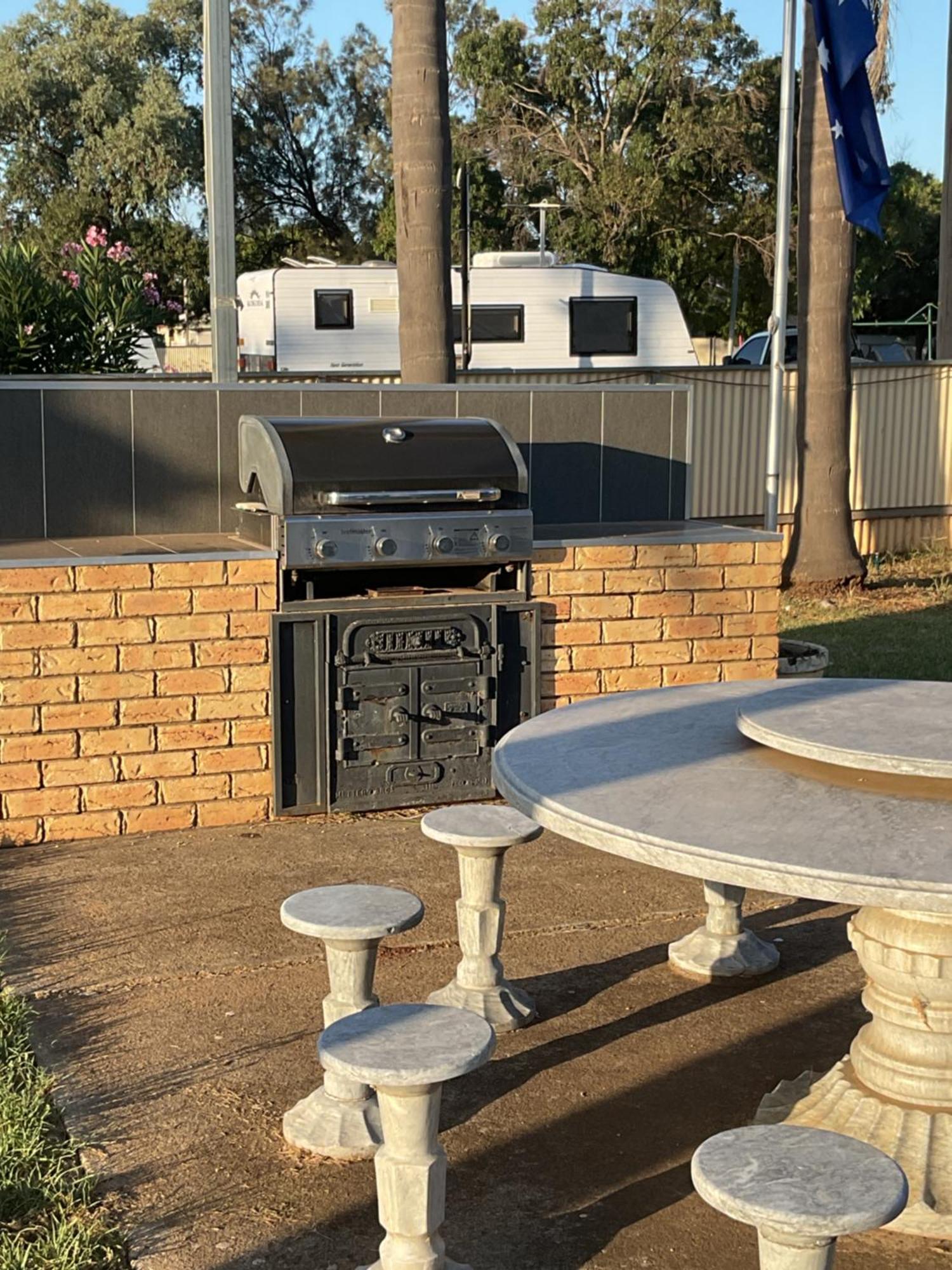Temora Motel מראה חיצוני תמונה