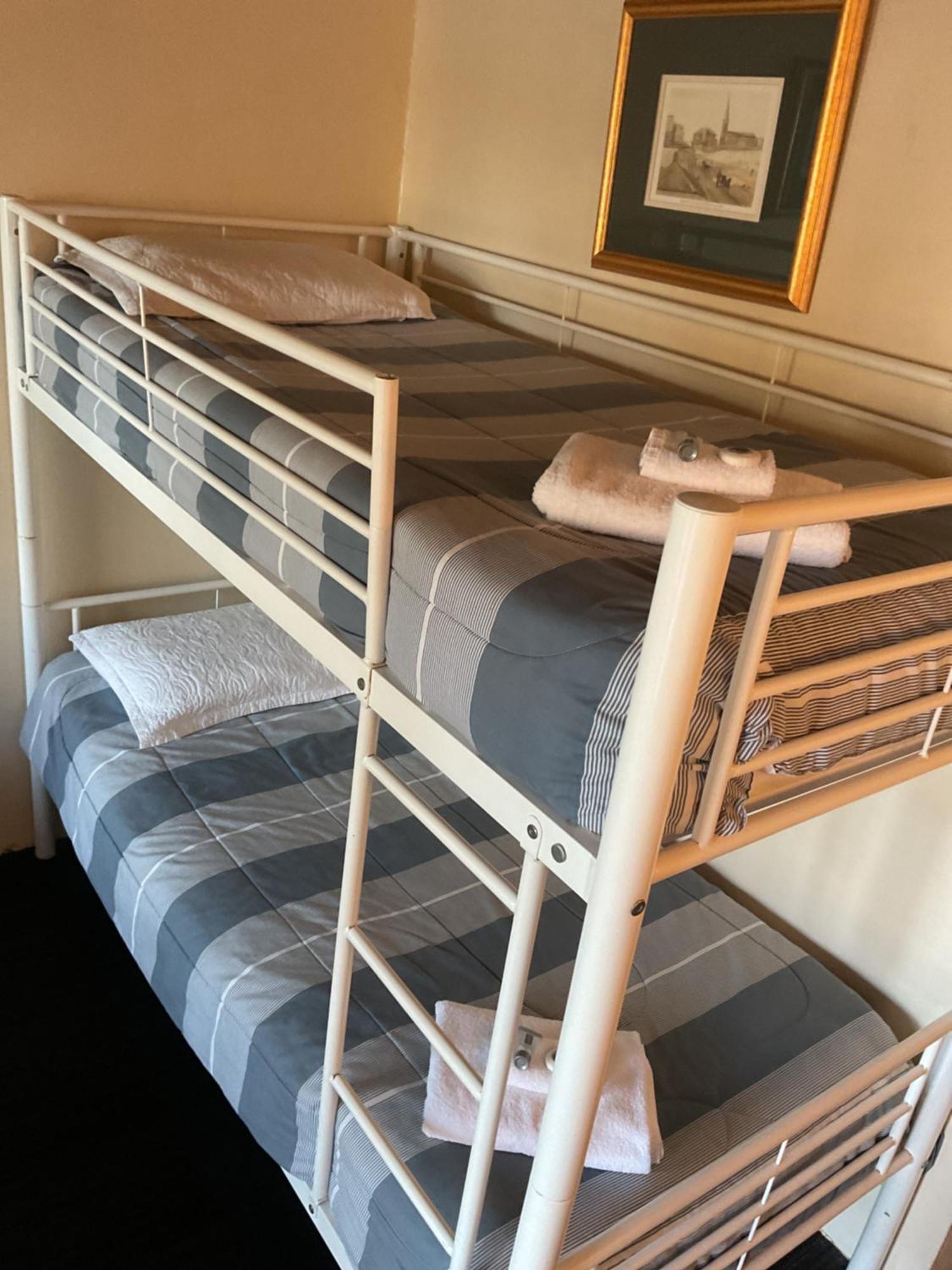 Temora Motel מראה חיצוני תמונה